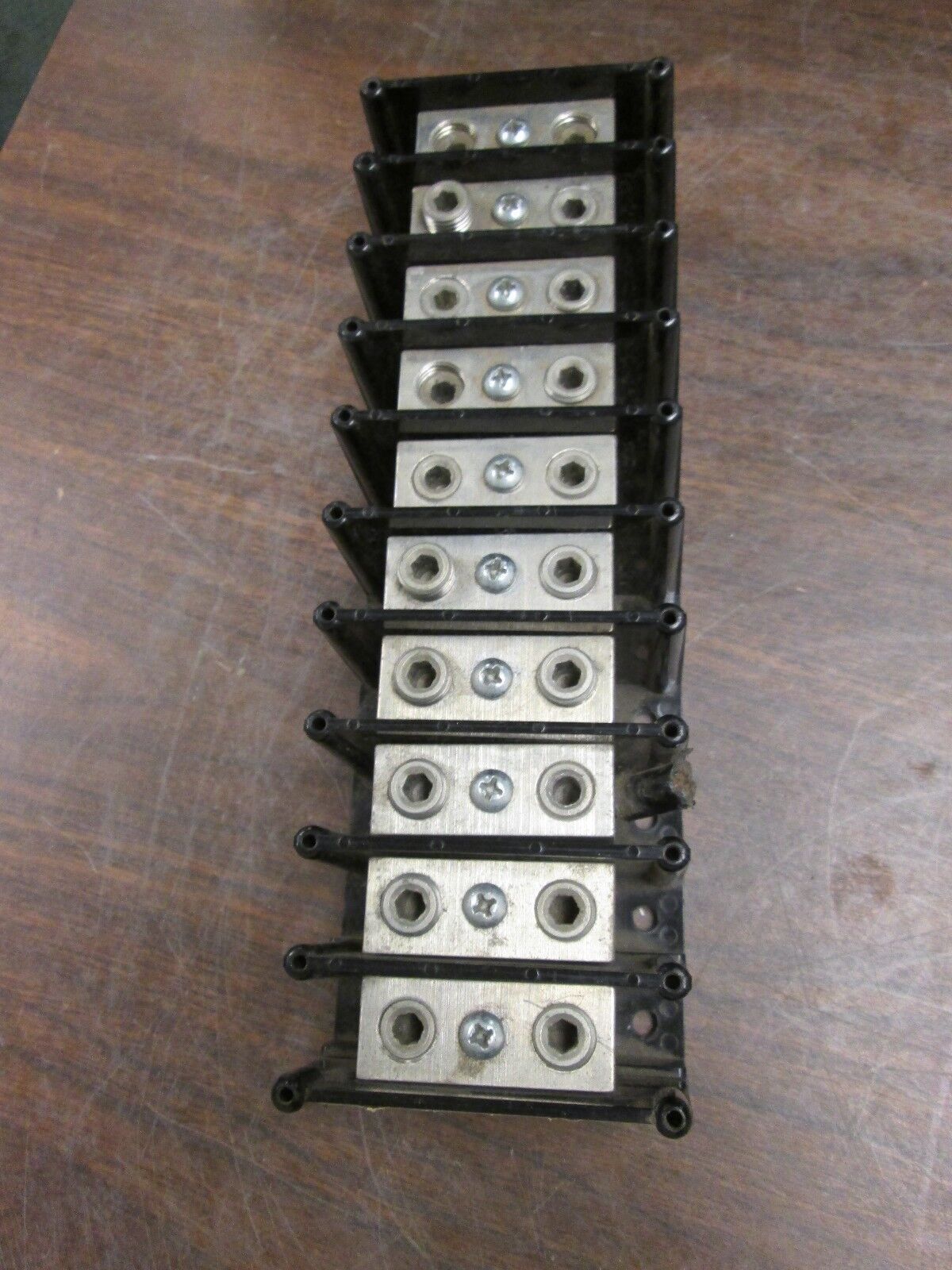 Gould Shawmut Power Distribution Block 631510 10P 600V Used