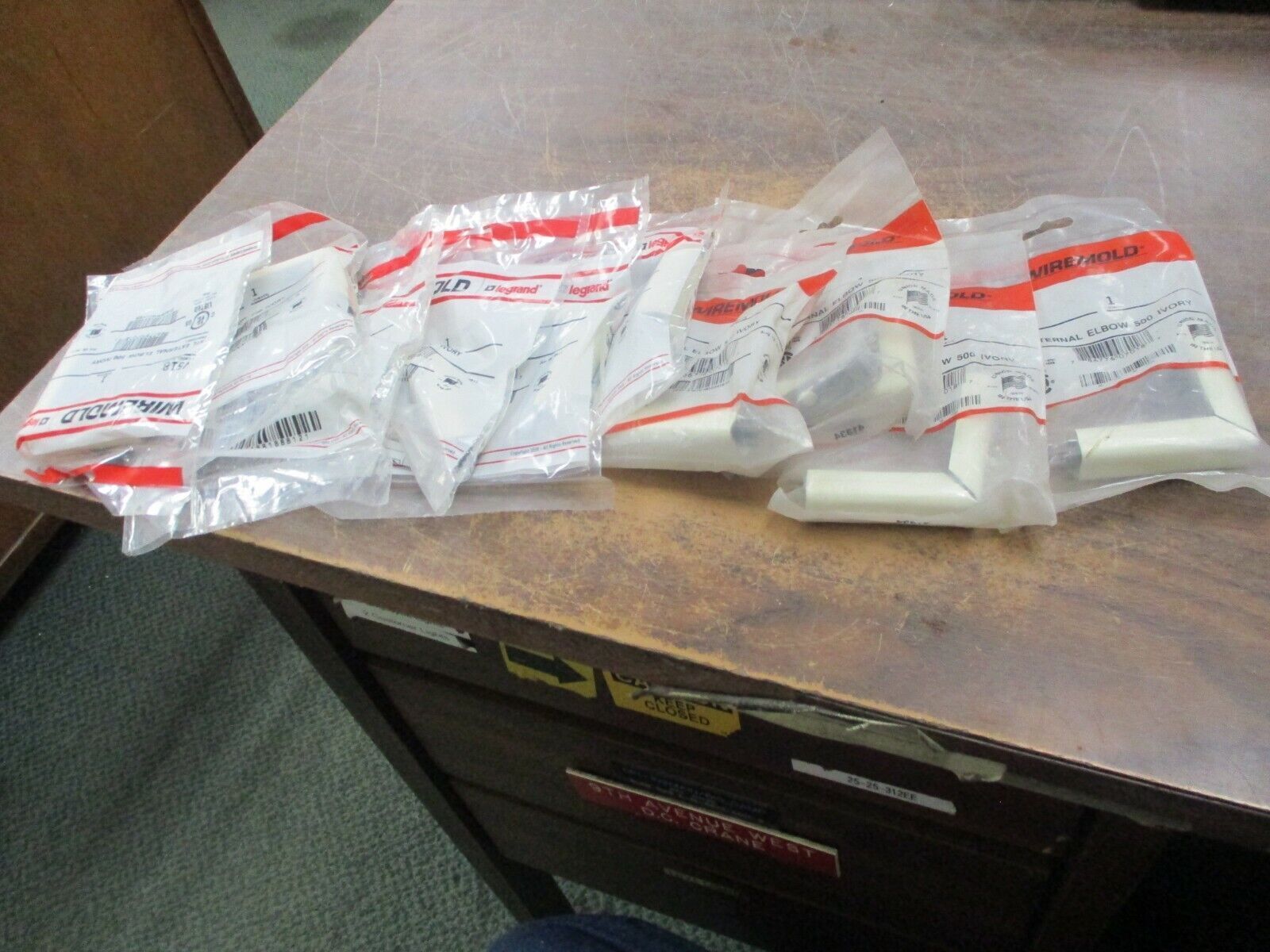 Wiremold Raceway External Elbow V518 Ivory *Lot of 10* New Surplus