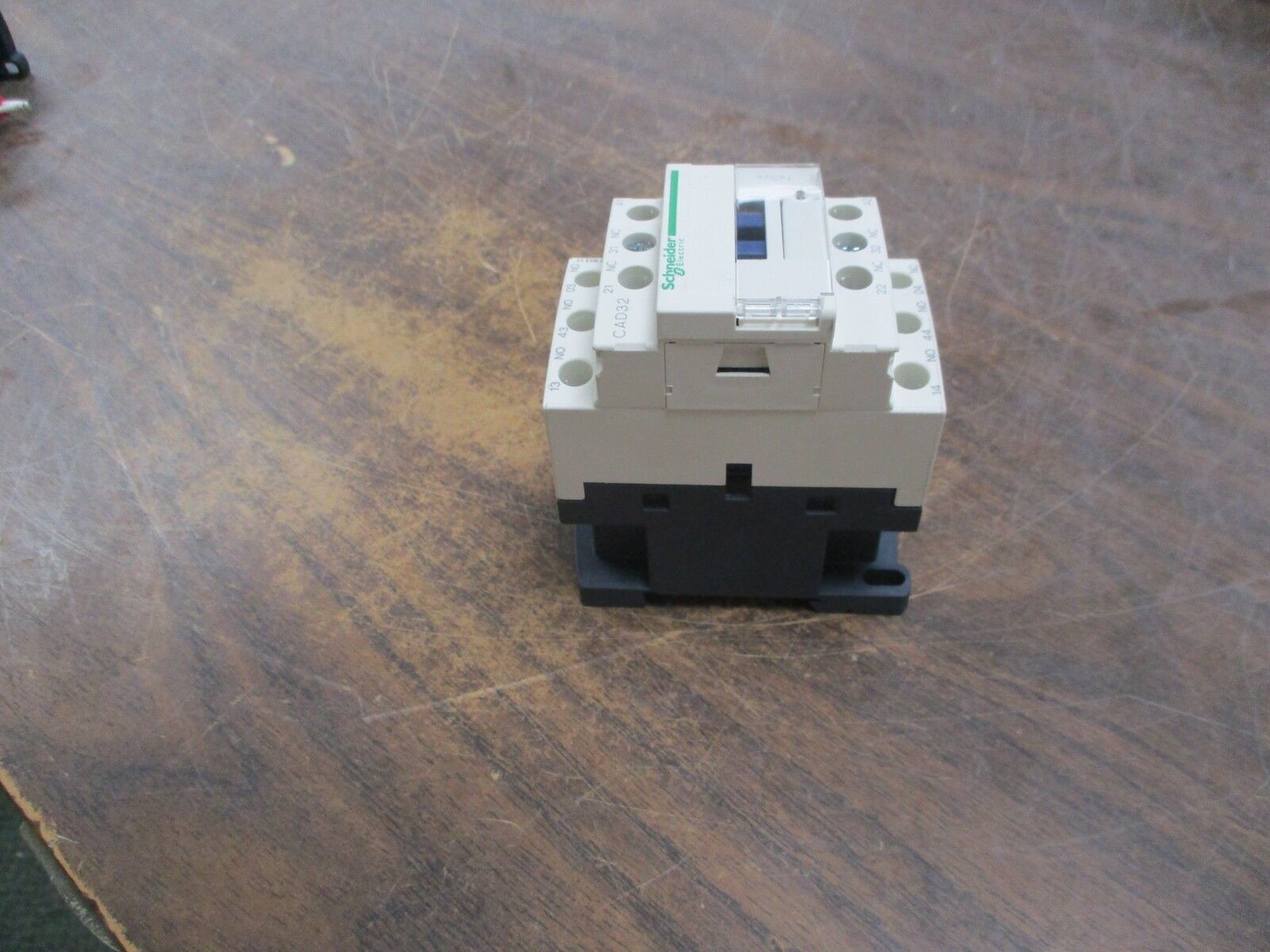 Schneider Electric Contactor CAD32 120V Coil 10A 600V Used