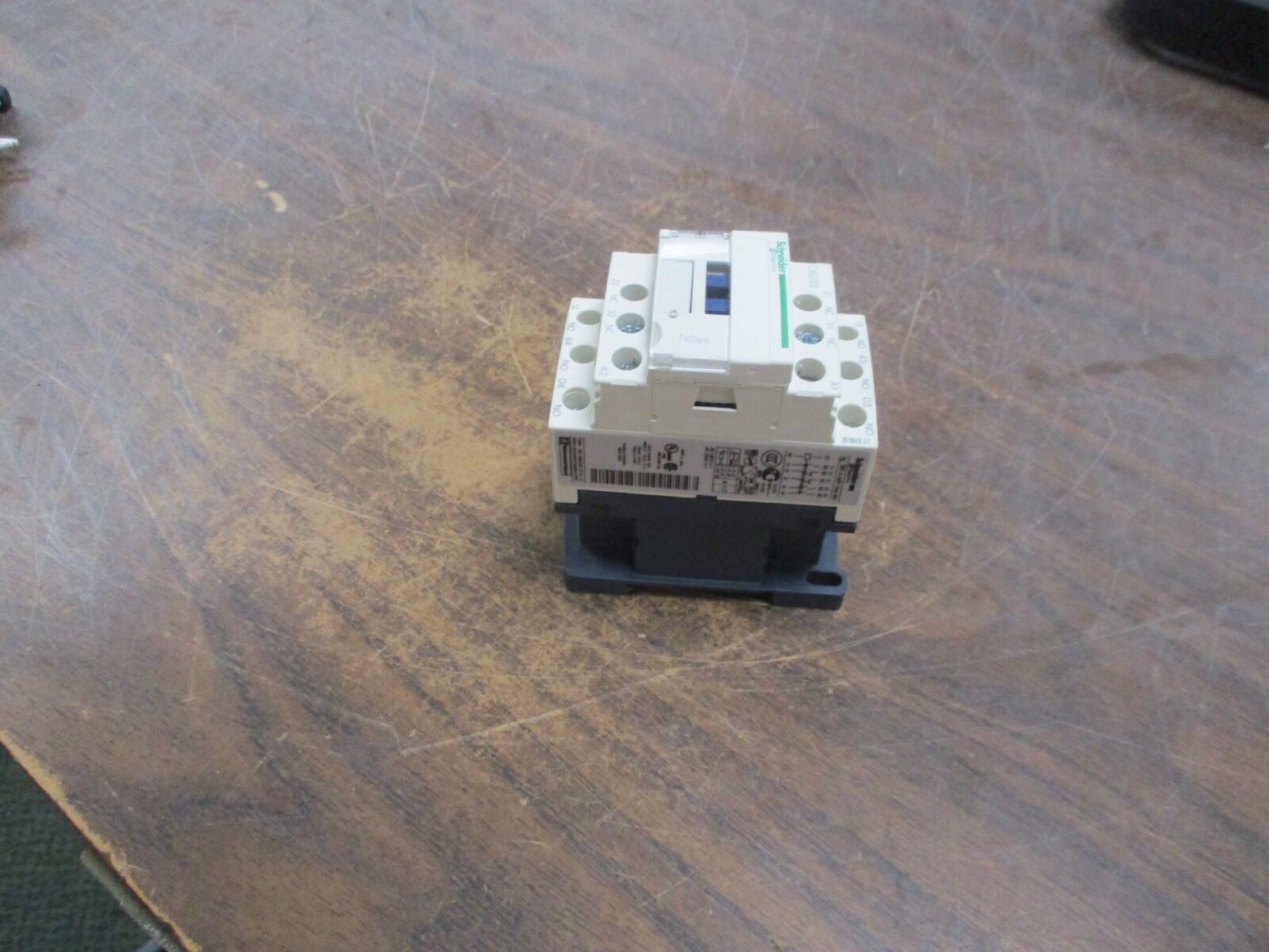 Schneider Electric Contactor CAD32 120V Coil 10A 600V Used