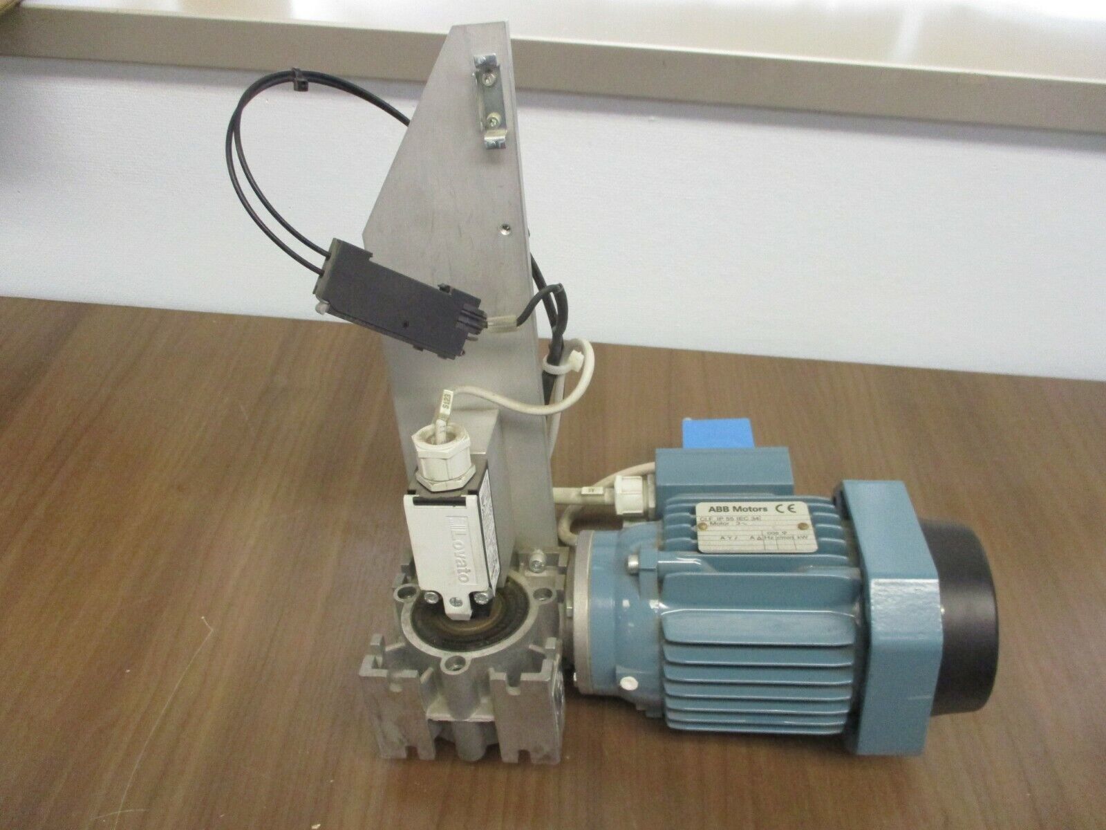 ABB Gear Motor w/ Limit Switch 3GVA052002-CSA 0.09-0.11kW Used