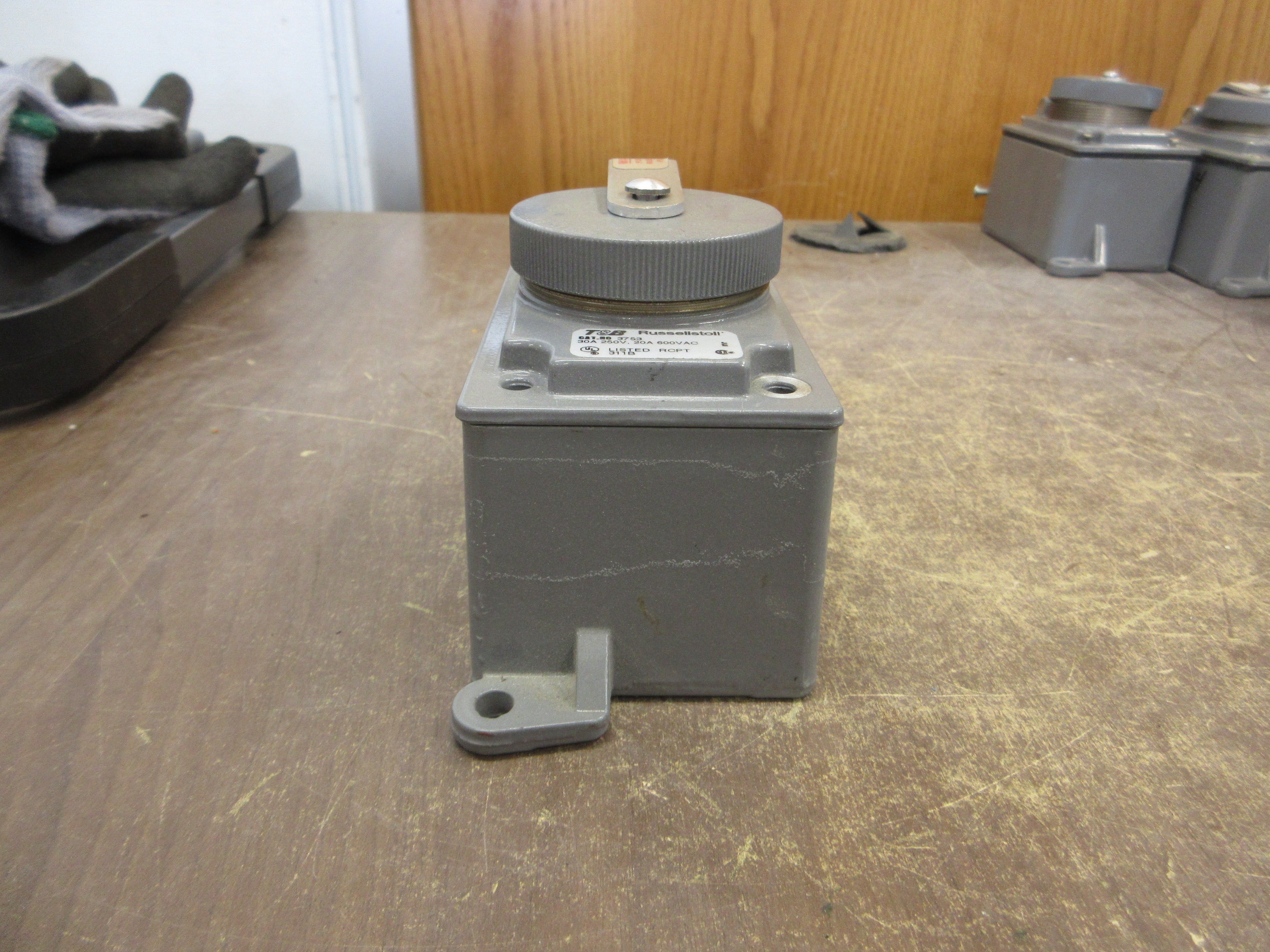 Russellstoll Receptacle 3753 30A/20A 250V/600V Used