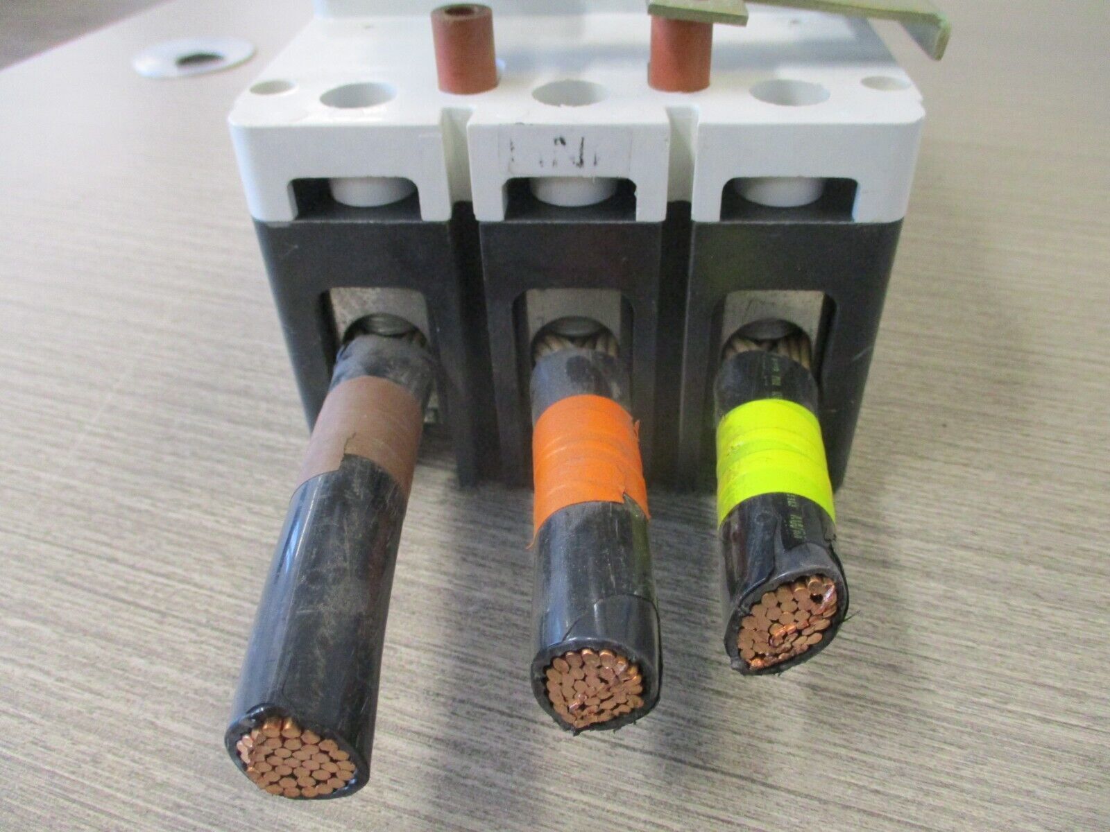 Cutler-Hammer Breaker Disconnect KD34000KZ02 400A 600V 3P Used.