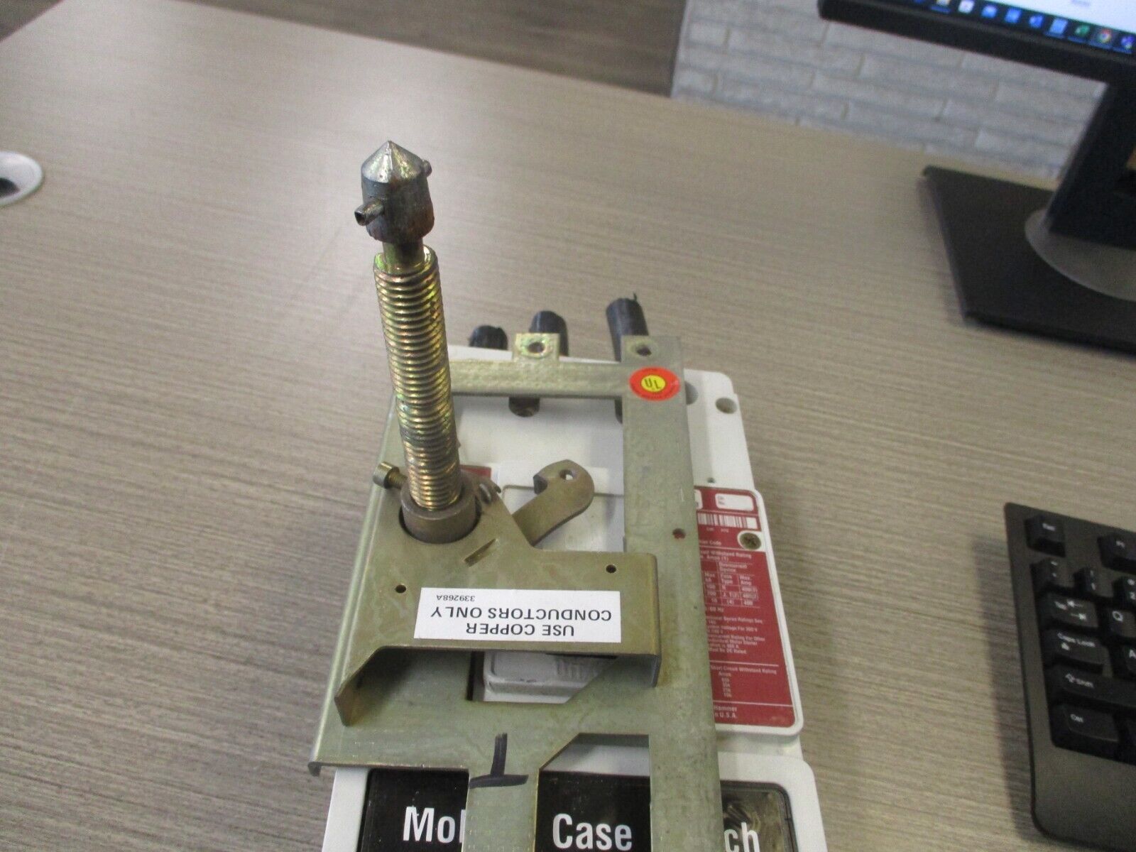 Cutler-Hammer Breaker Disconnect KD34000KZ02 400A 600V 3P Used.