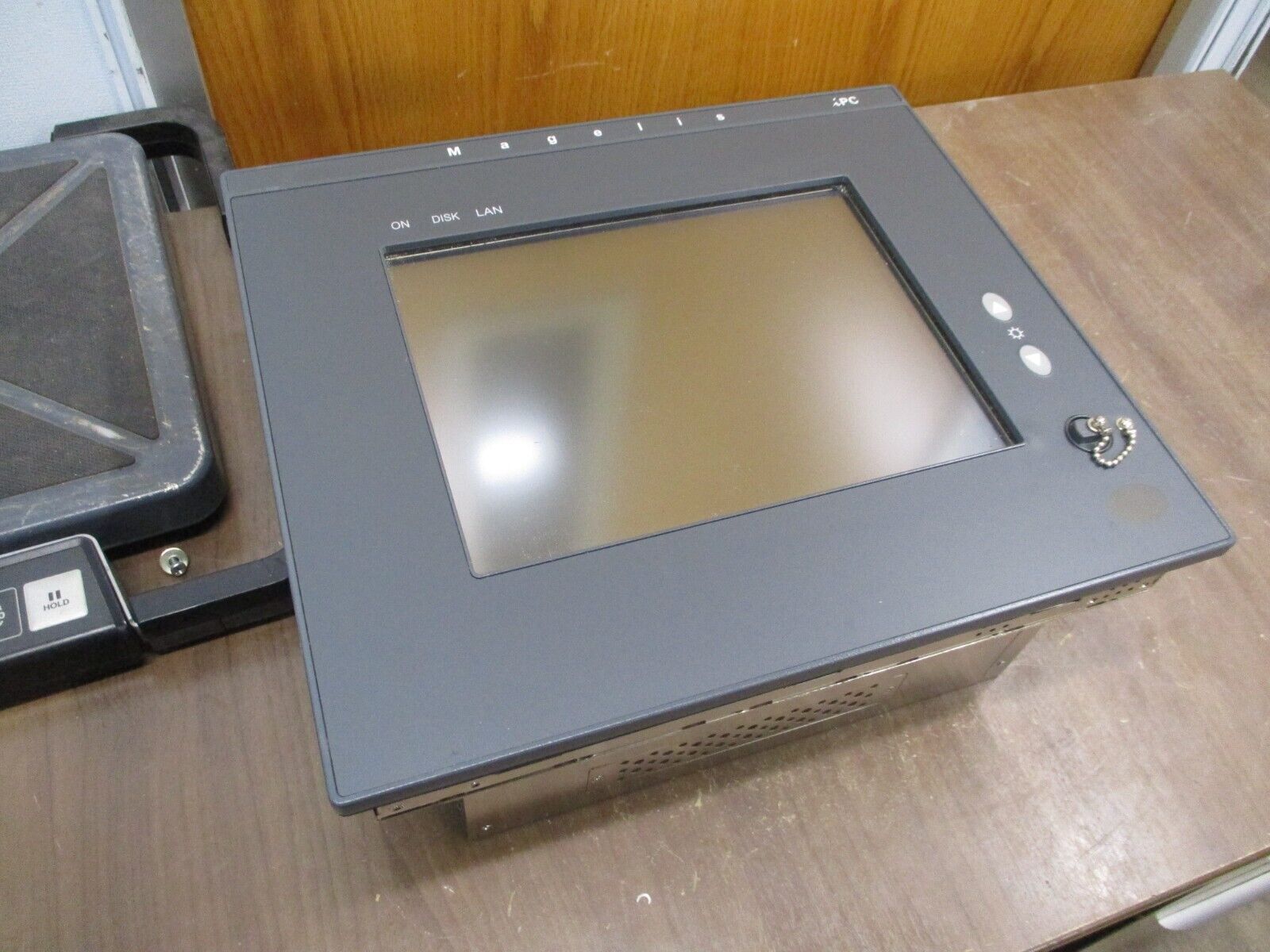 Schneider Electric Magelis iPC MPCNT20NNN00N 12" TS Used