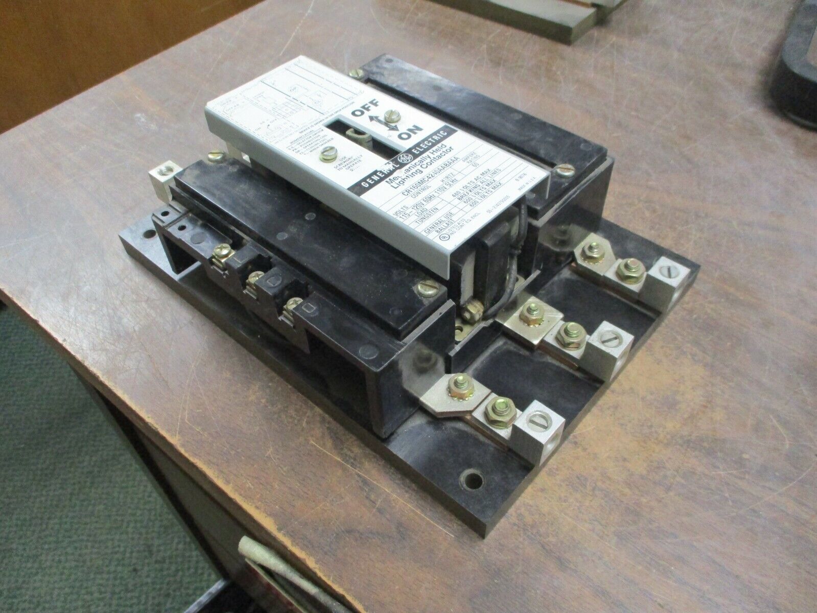 GE Mechanically Held Lighting Contactor CR160MC4240AABAAA 60A 600V Used