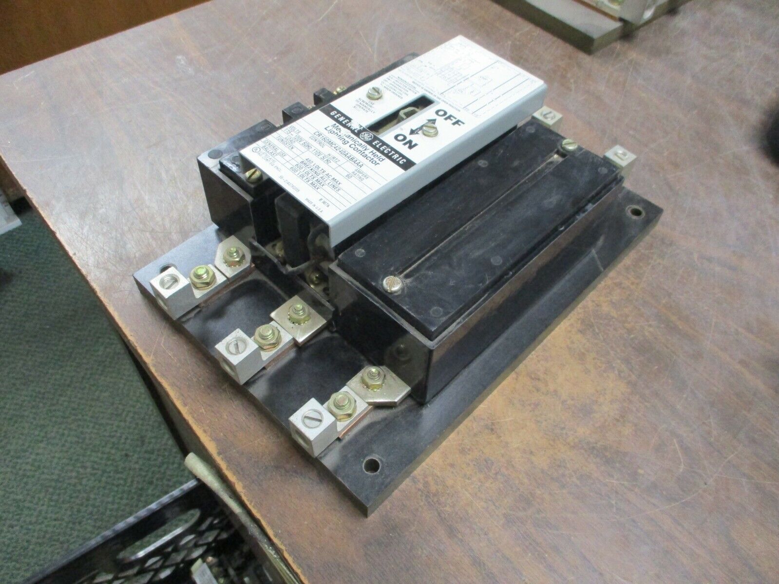 GE Mechanically Held Lighting Contactor CR160MC4240AABAAA 60A 600V Used