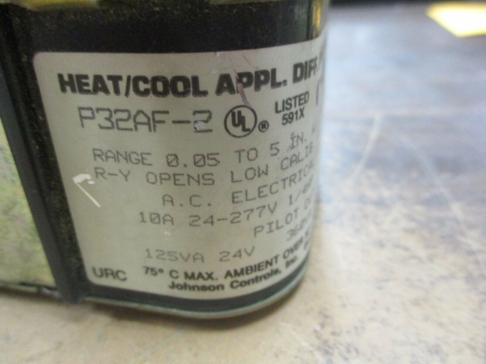 Johnson Controls Differential Pressure Switch P32AF-2 Range: 0.05-5 10A 24-277V