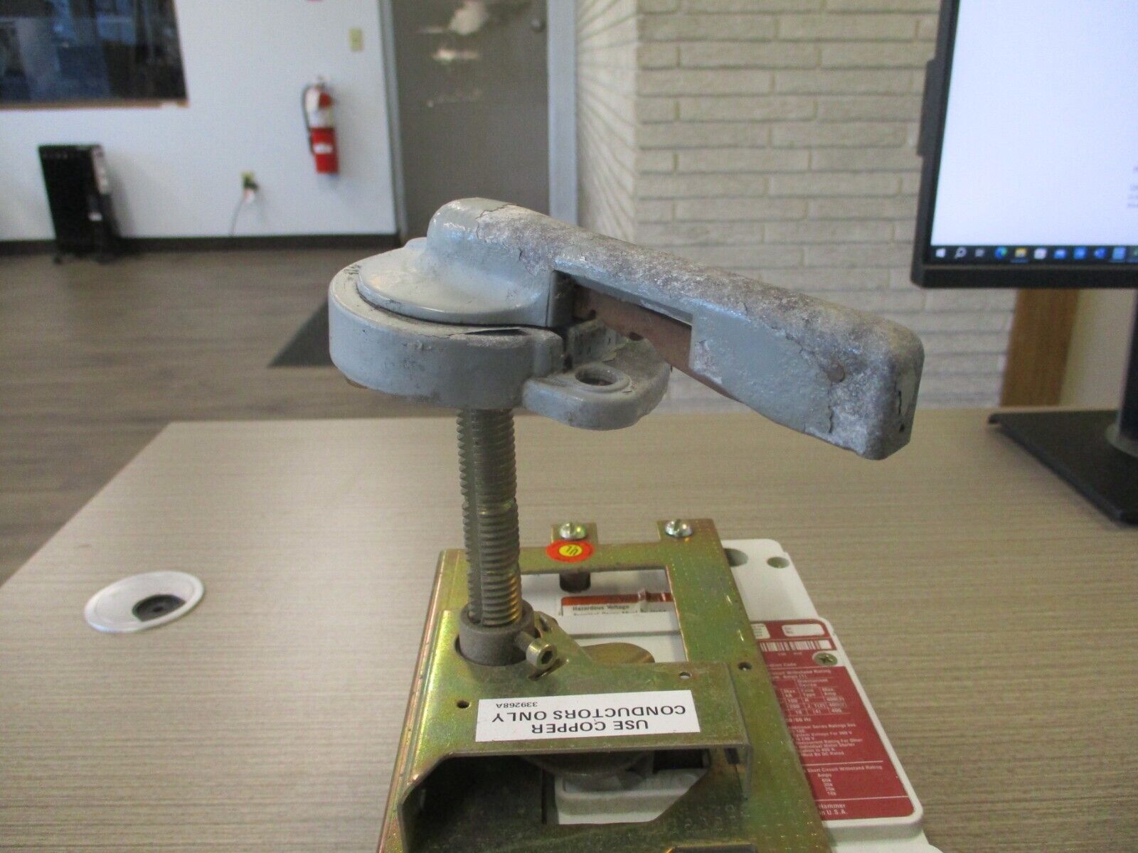 Cutler-Hammer Breaker Disconnect KD3400KZ02 400A 600V 3P Used.