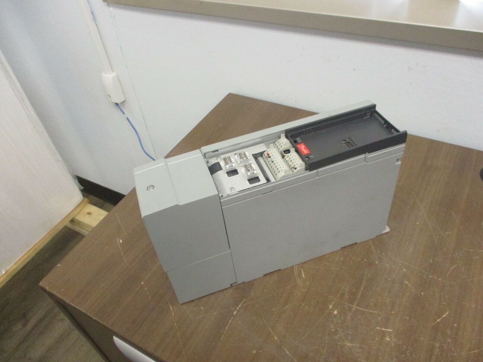 Danfoss VLT AC Drive 131F0699 3HP 3Ph *No Keypad/Missing Cover* Used