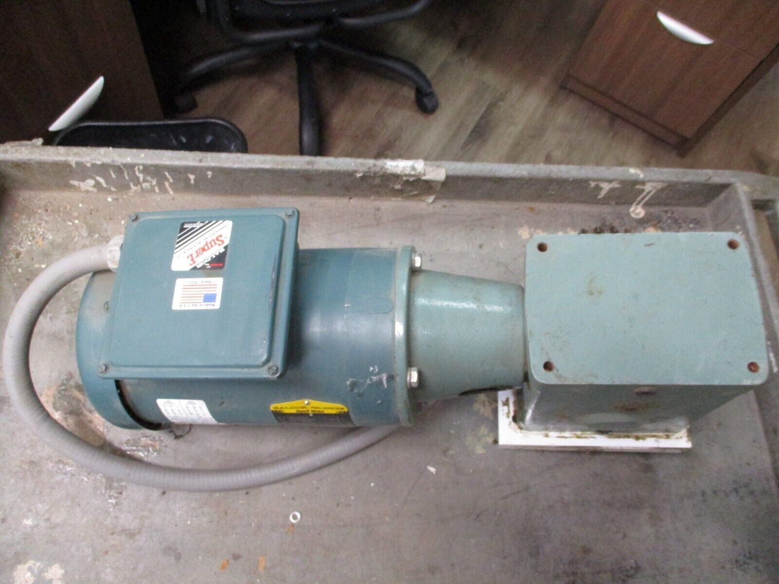 Baldor Motor w/ Gear VEUHM3546 1HP 1800RPM 208-230/460V 3.1-3/1.5A 60Hz 3Ph Used