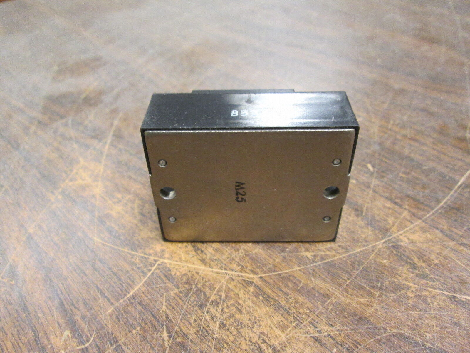 Crydom Solid State Relay D2440-B Input:3-32VDC Output:240VAC 40A Used
