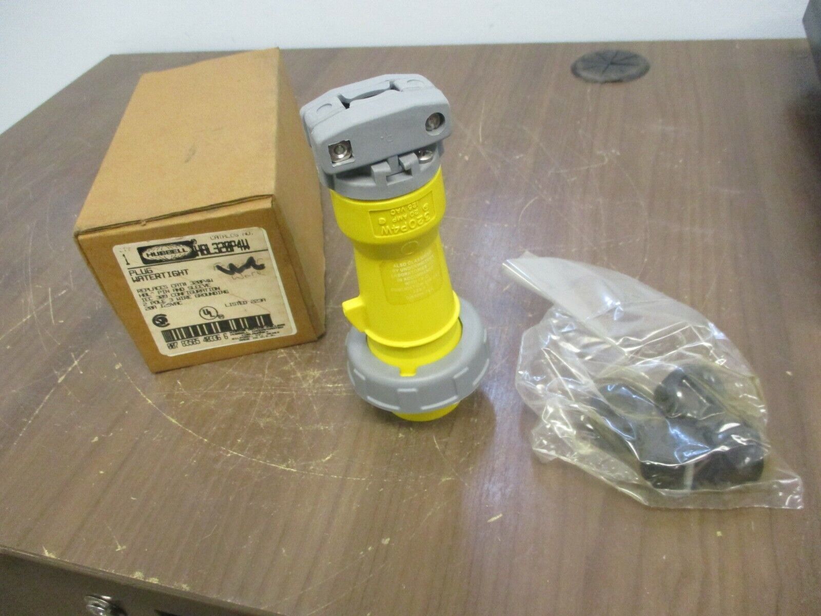 Hubbell Watertight Plug HBL320P4W 20A 125V 2P 3W New Surplus