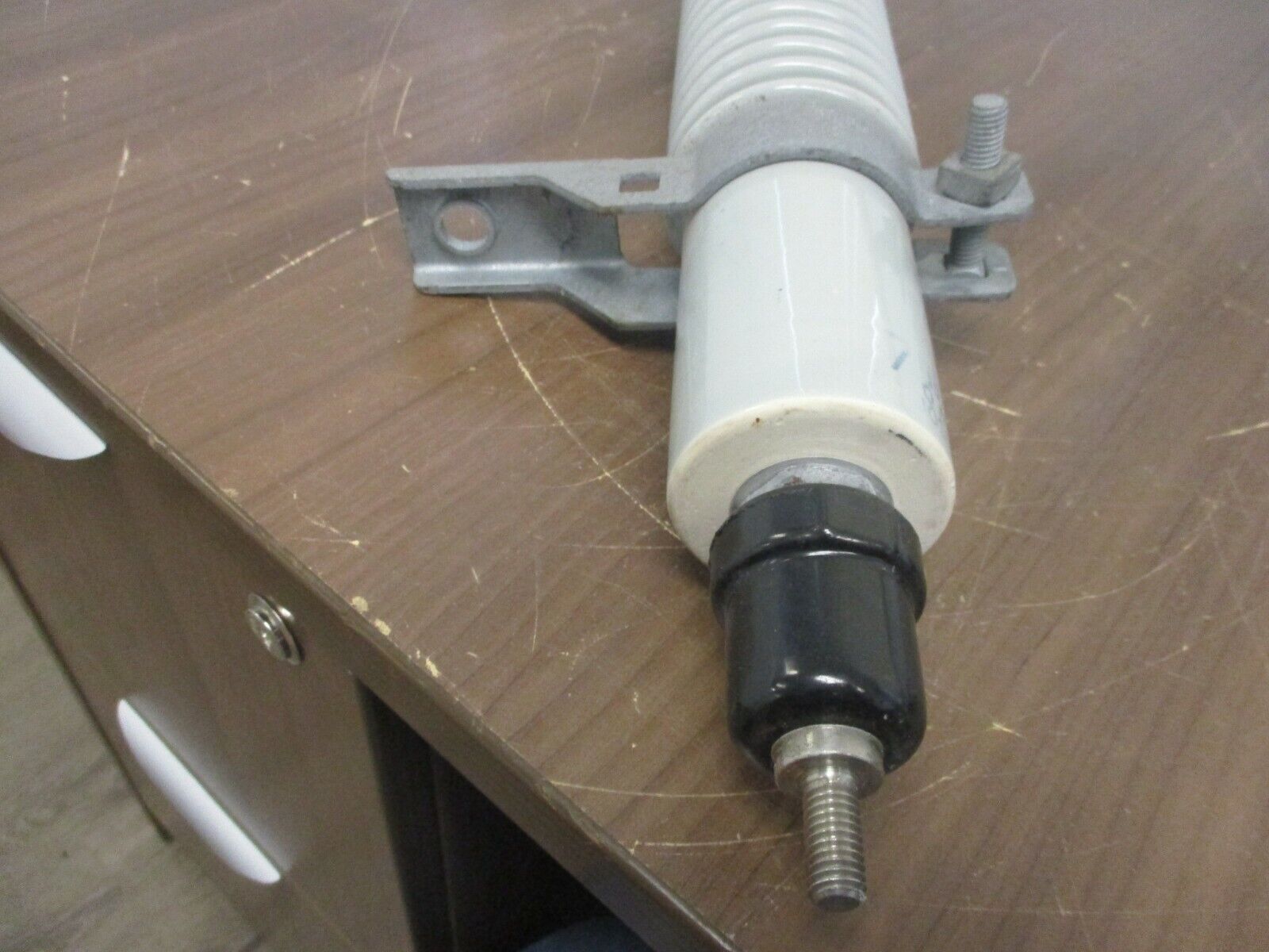 Jostlyn Q Arrester J9251-Q 15kV Used *Cracked Cover*