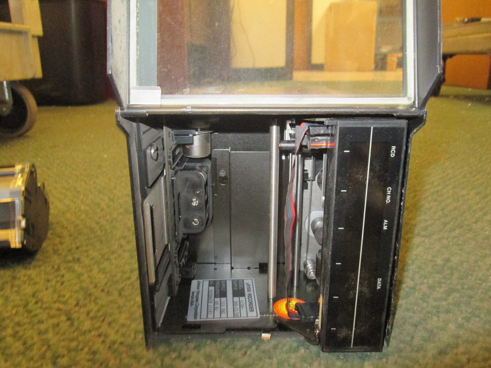 Yokogawa UR100 Recorder 4156-300-32/BU 115VAC 60Hz Used