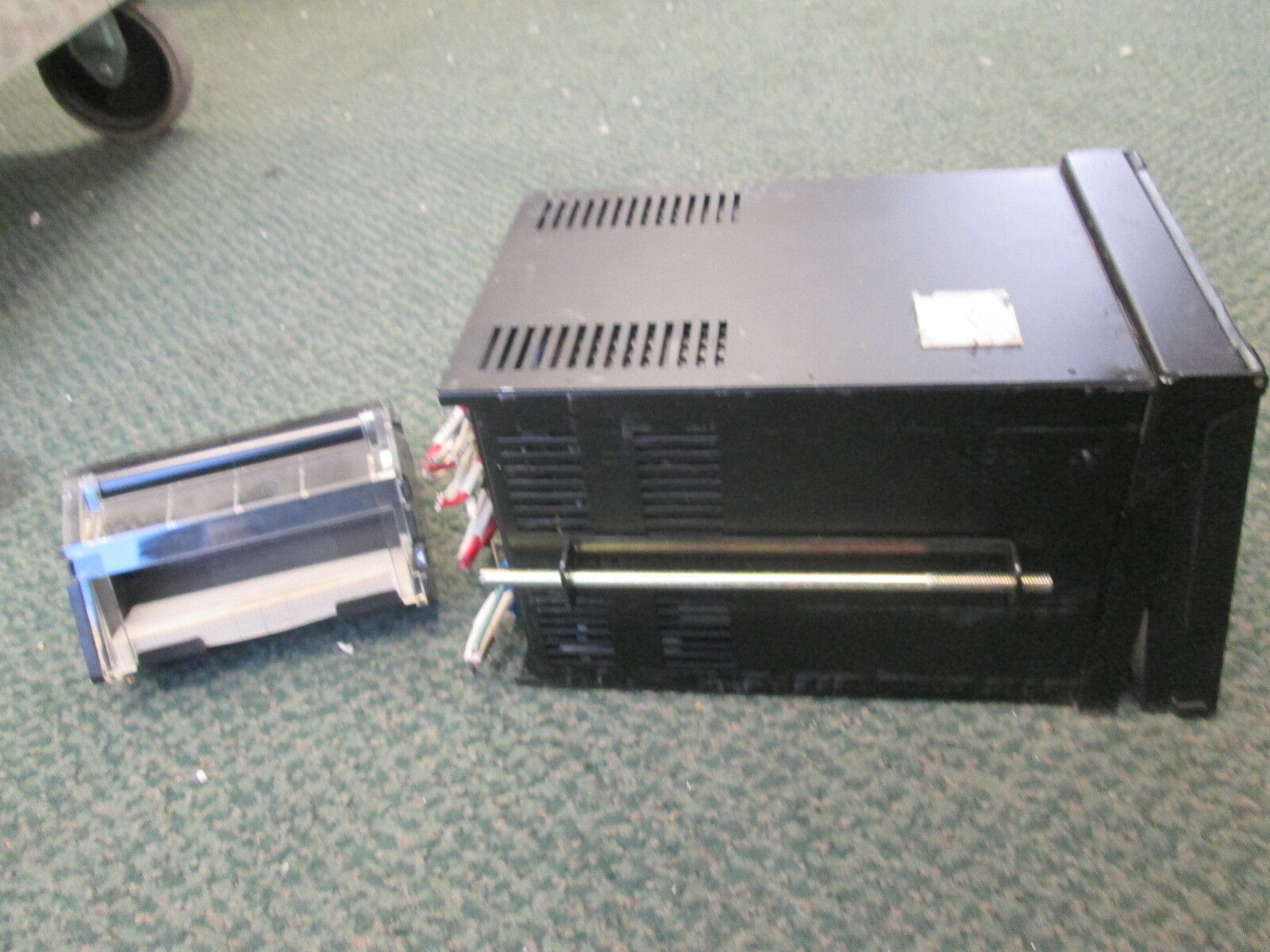 Yokogawa UR100 Recorder 4156-300-32/BU 115VAC 60Hz Used