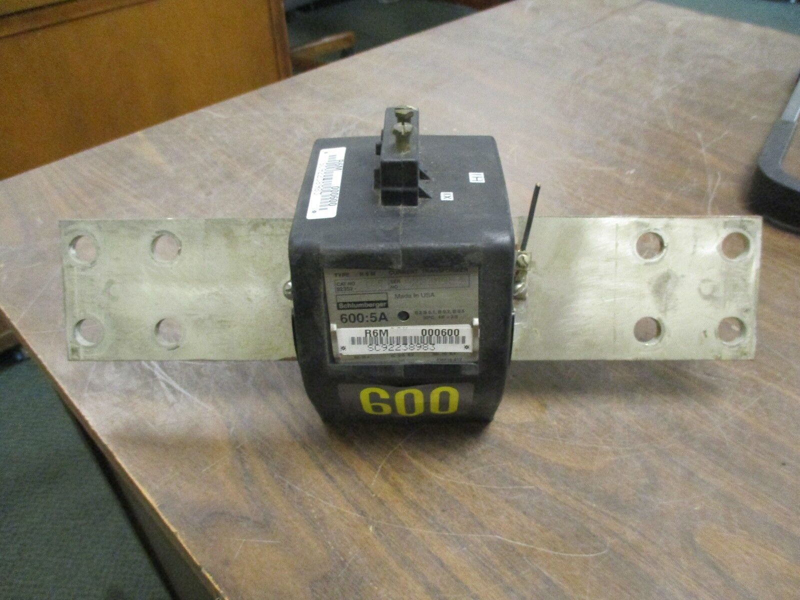 Schlumberger Type R6M Current Transformer 92352-185 Ratio 600:5A 10KV BIL Used