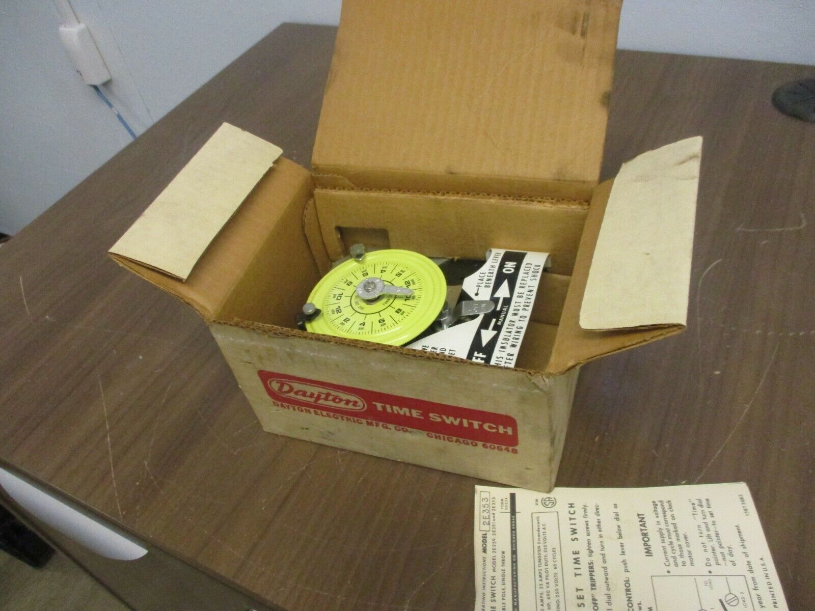 Dayton 24-Hour Time Switch 2E353 40A 250V 60Hz New Surplus