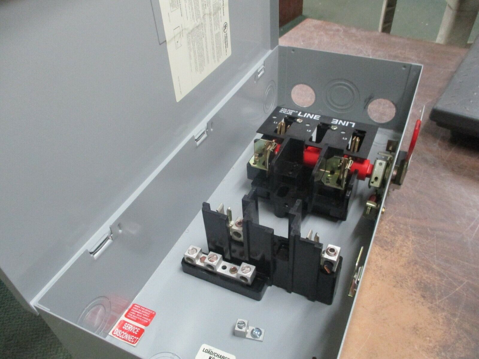 GE Fusible Safety Switch / Disconnect TG3223 100A 240V Used