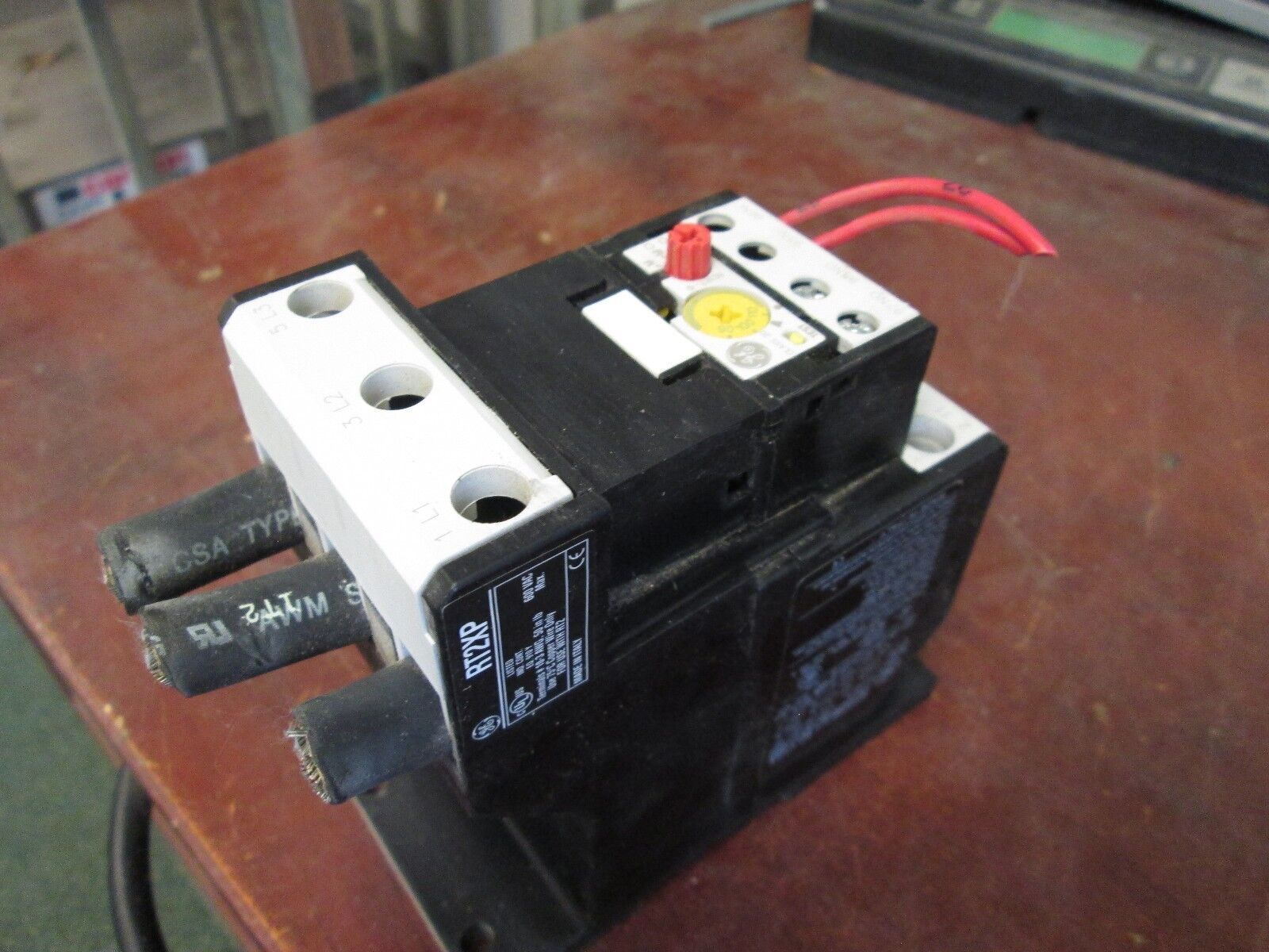 GE Solid State Overload Relay RT22M Range: 90 - 110A w/ Base Adapter RT2XP Used