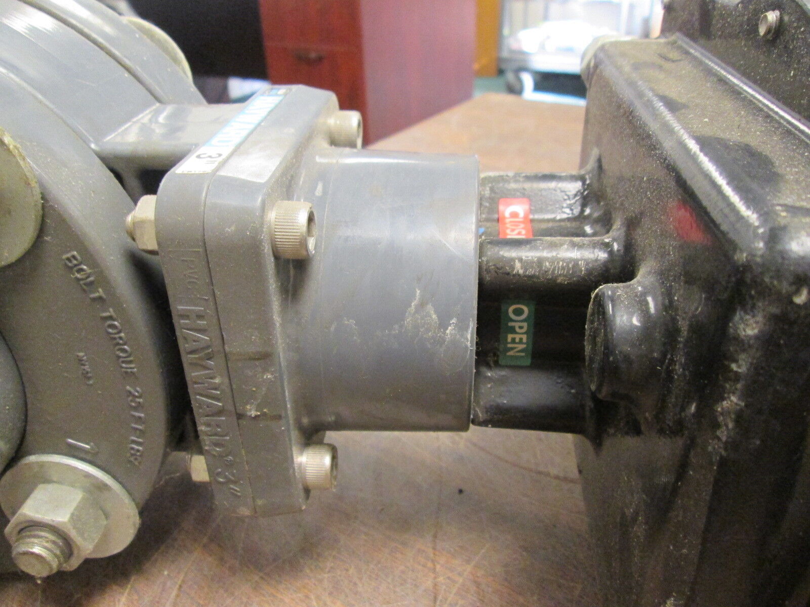 Hayward Actuating Butterfly Valve EVS3 KX2 PVC Body Torque: 300in/lbs 115V Used