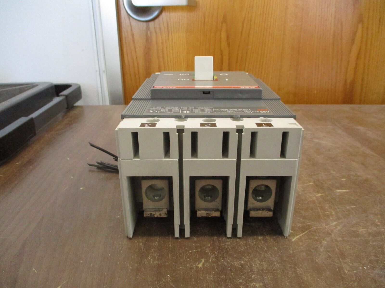 ABB SACE S5 Circuit Breaker S5N 300 300A 600V 2/24V Shunt Trip Used