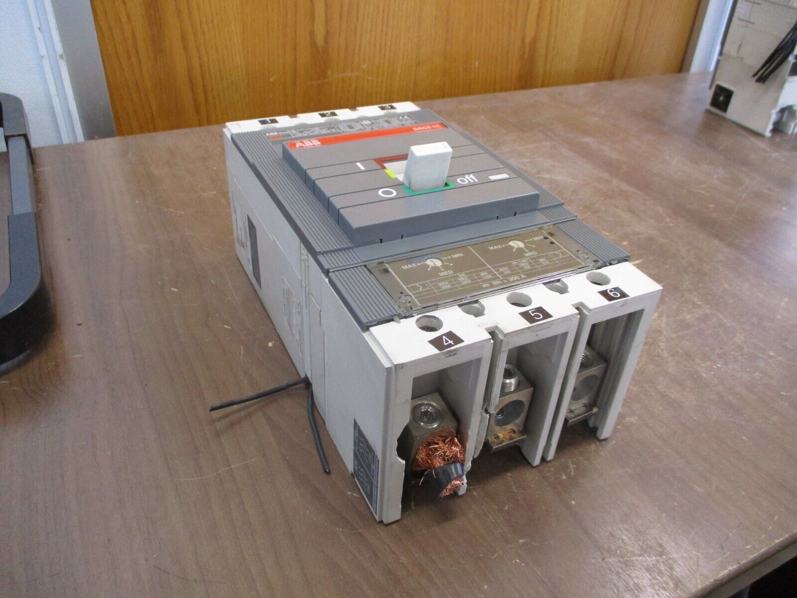 ABB SACE S5 Circuit Breaker S5N 300 300A 600V 2/24V Shunt Trip Used