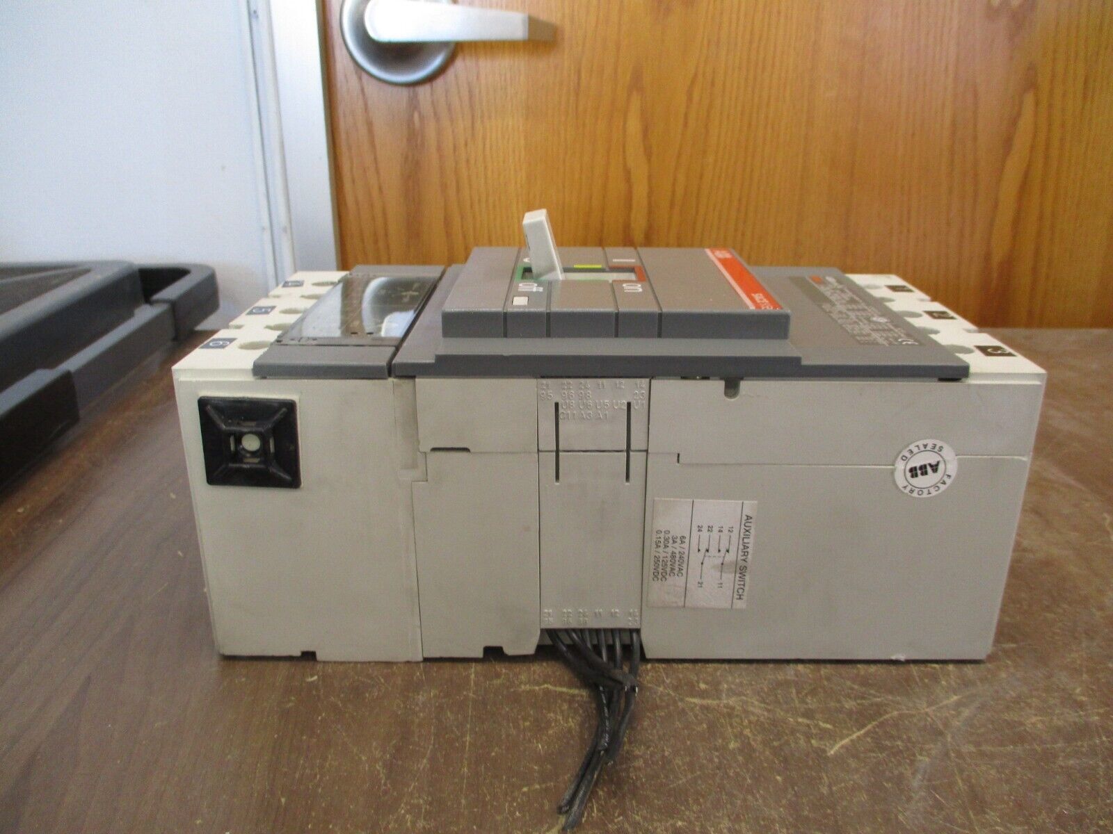 ABB SACE S5 Circuit Breaker S5N 300 300A 600V 2/24V Shunt Trip Used