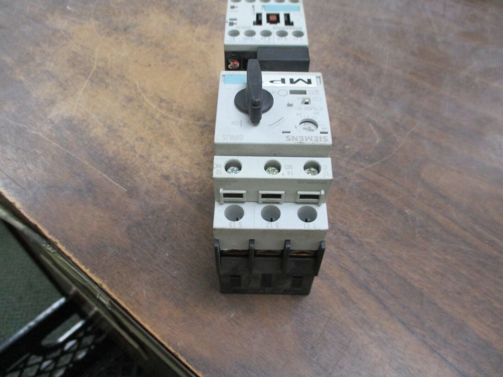 Siemens Sirius Starter 3RT1017-1AK61/3RV1021-1EA10 120V Coil Trip: 2.8-4A Used