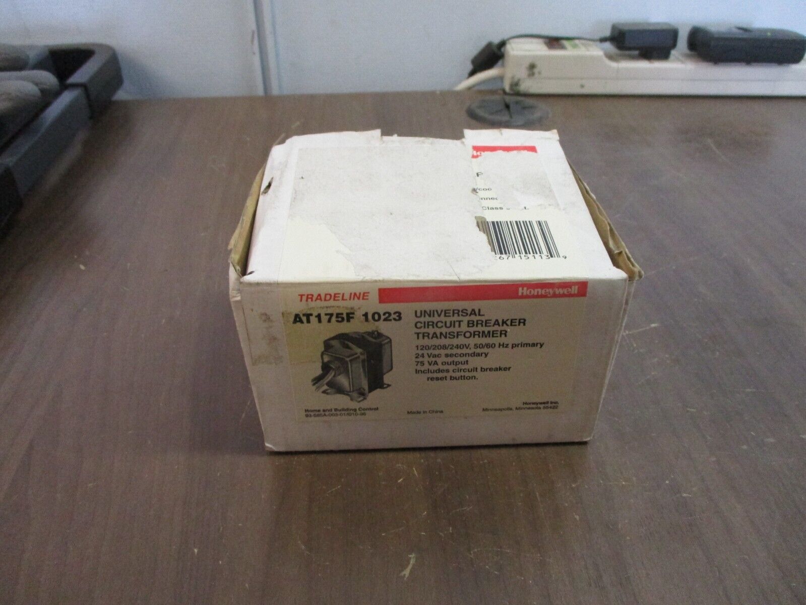 Honeywell Tradeline Circuit Breaker Transformer AT175F 1023 75VA Sec: 24V