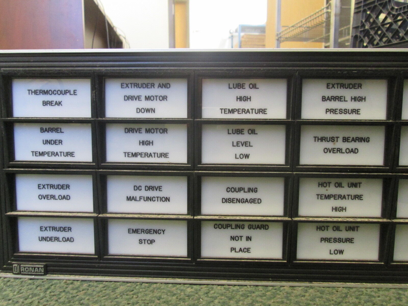 Ronan Lamp Cabinet LCP2 115V 3A 60Hz Used