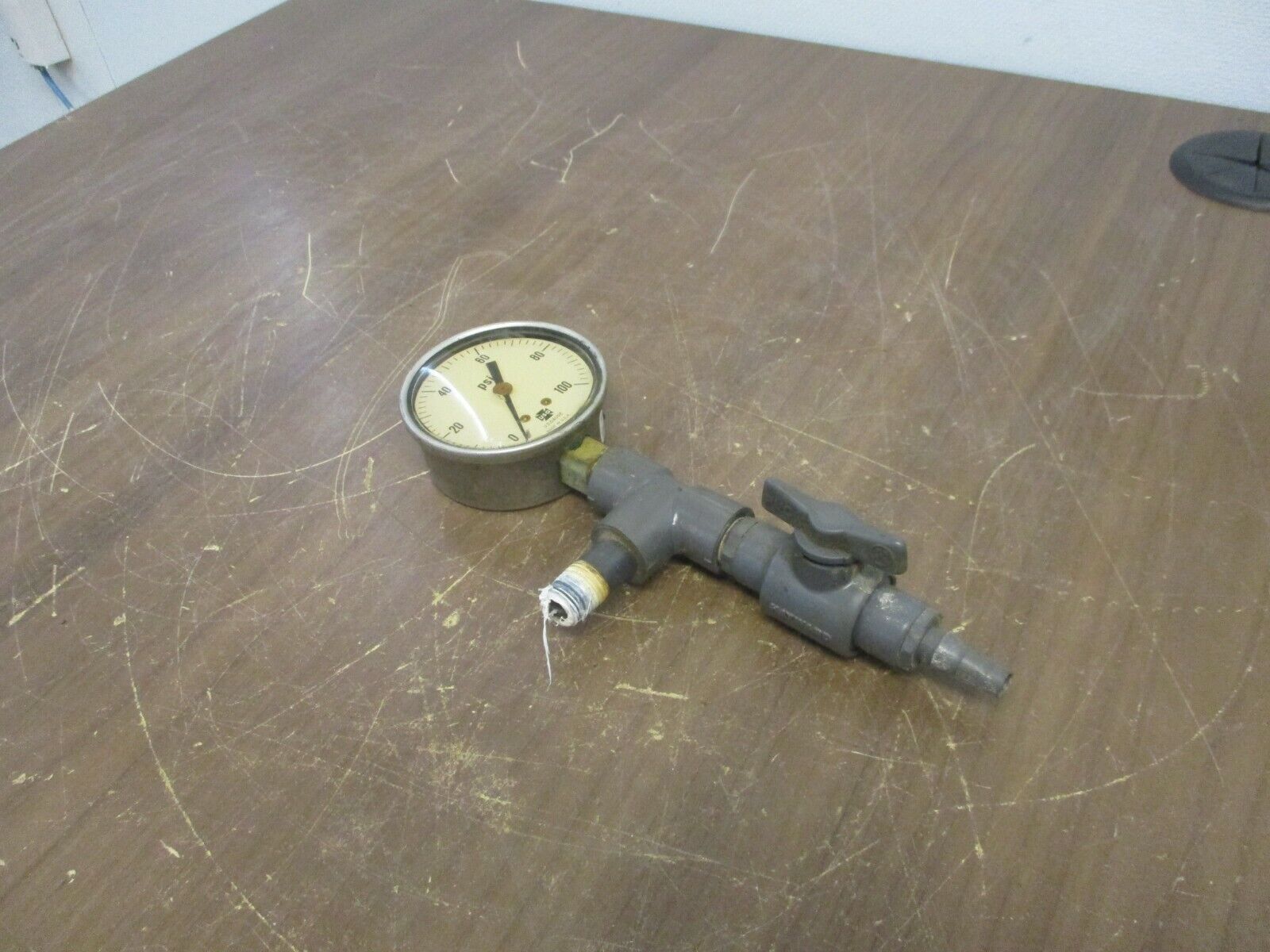 USG Pressure Gauge Range: 1-100PSI Used