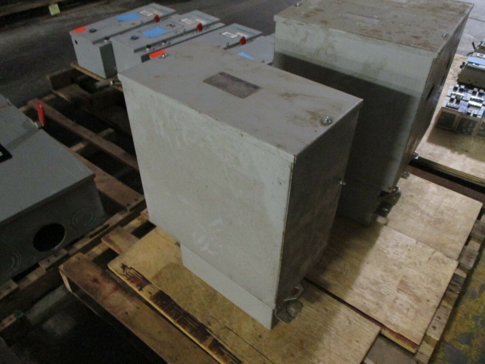 Westinghouse Type DV Weatherproof Capacitor 279C853A27 25KVAR 4160V 3Ph 60Hz