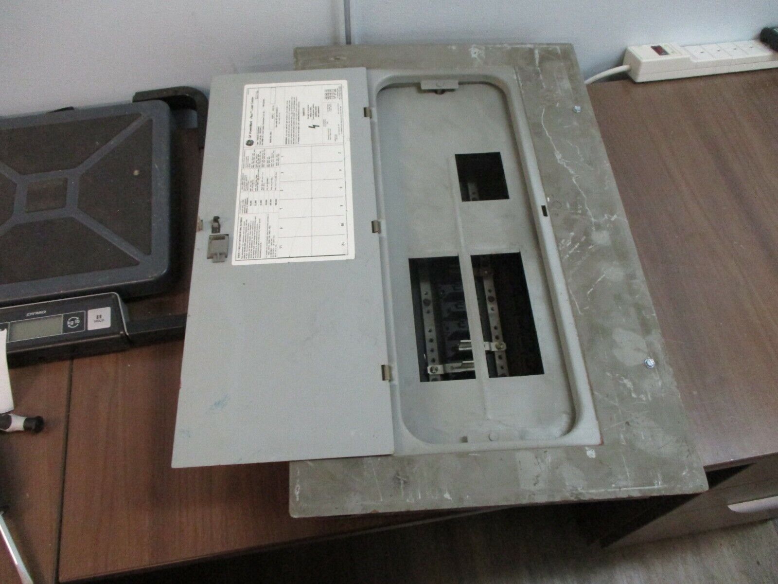 GE Main Breaker Circuit Breaker Panel TM12410C 100A Max 3Ph Used