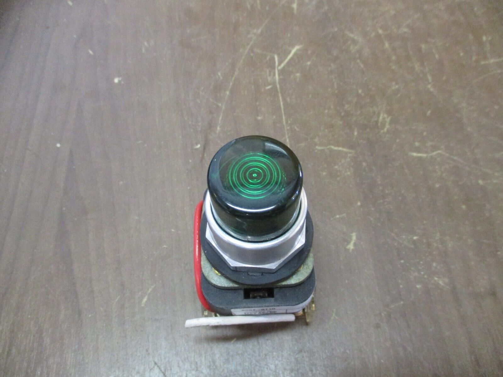 Allen-Bradley Illuminated Push Button 800T-QT10 Ser. T 120V Type 4,13 Green Used