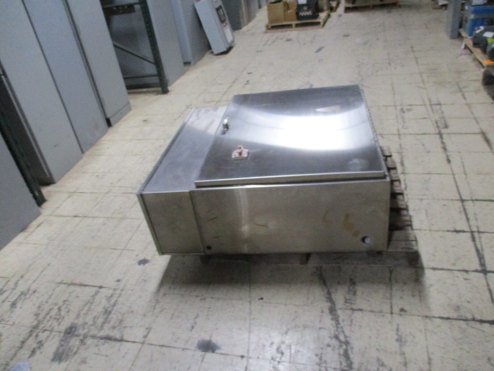 Hoffman / McLean Stainless Steel Enclosure w/ Air Conditioner A48H3616SSGLP3PT