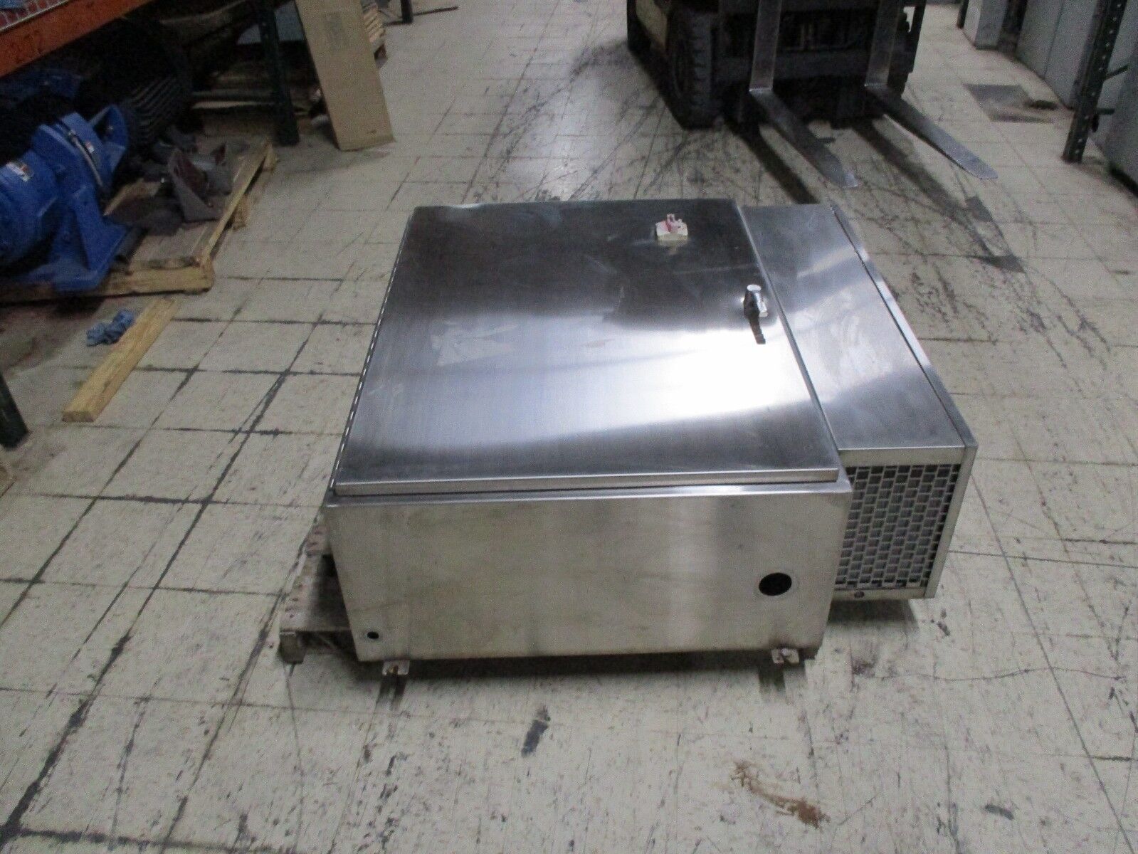 Hoffman / McLean Stainless Steel Enclosure w/ Air Conditioner A48H3616SSGLP3PT