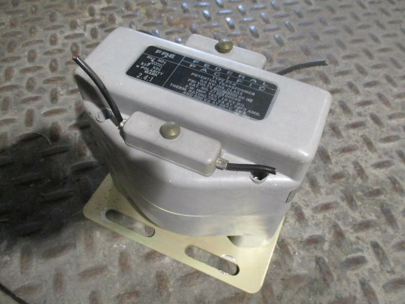 FPE Type PT-6 Potential Transformer 2752D0599 Ratio 2.4:1 Pri: 288/500V 60HZ