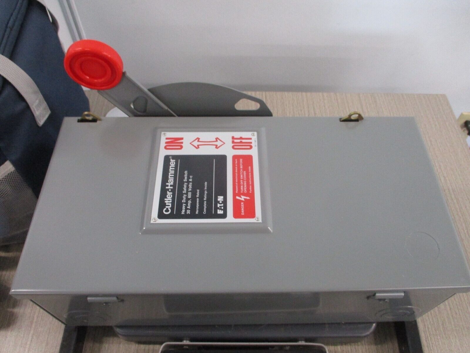 Cutler-Hammer Non-Fusible Safety Switch DH361UGK 30A 600V 3P Type 1 New Surplus