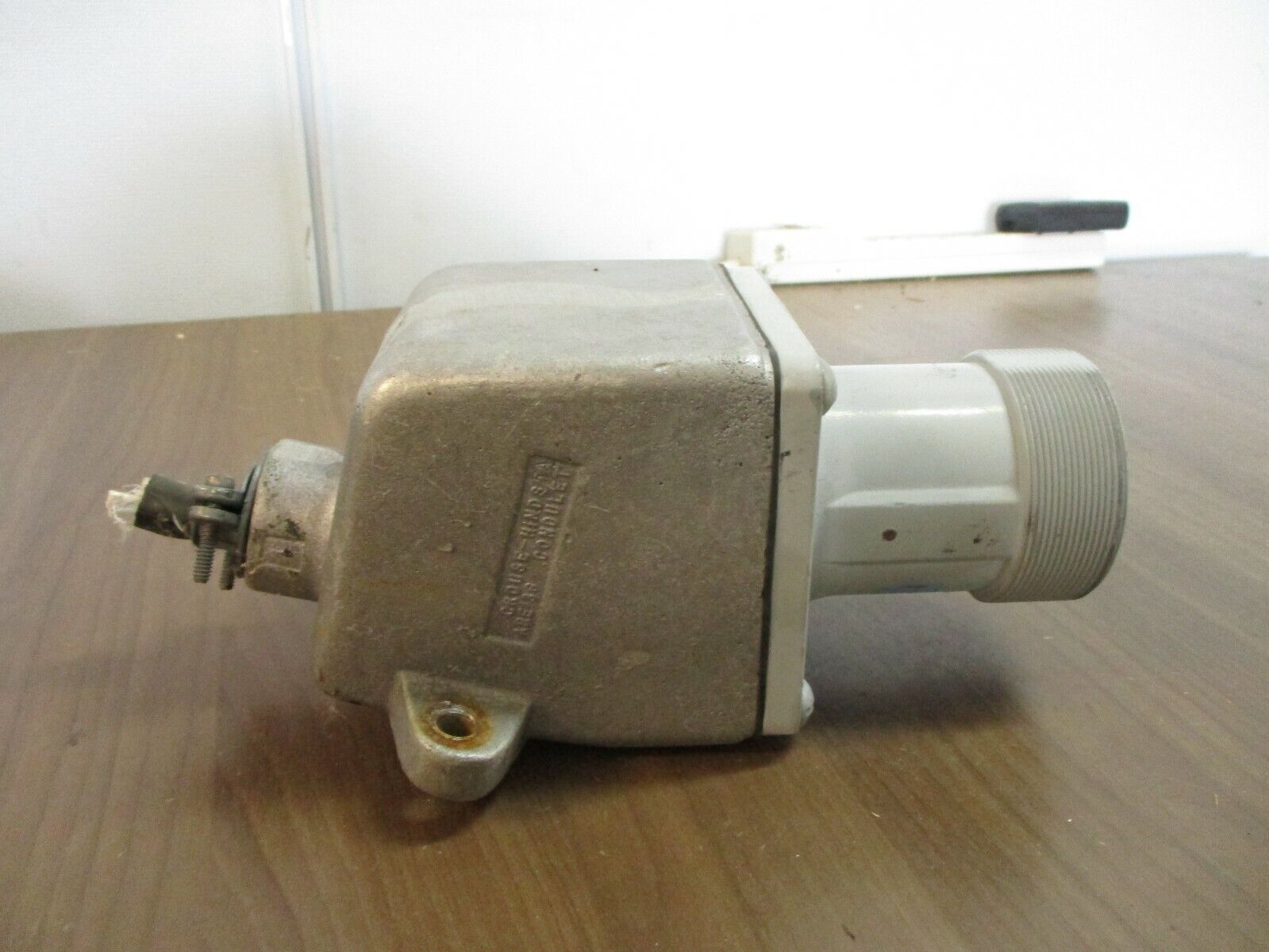 Crouse-Hinds Arkitite Receptacle AR631 60A 600V 3W 3P w/ Base *No Cover* Used