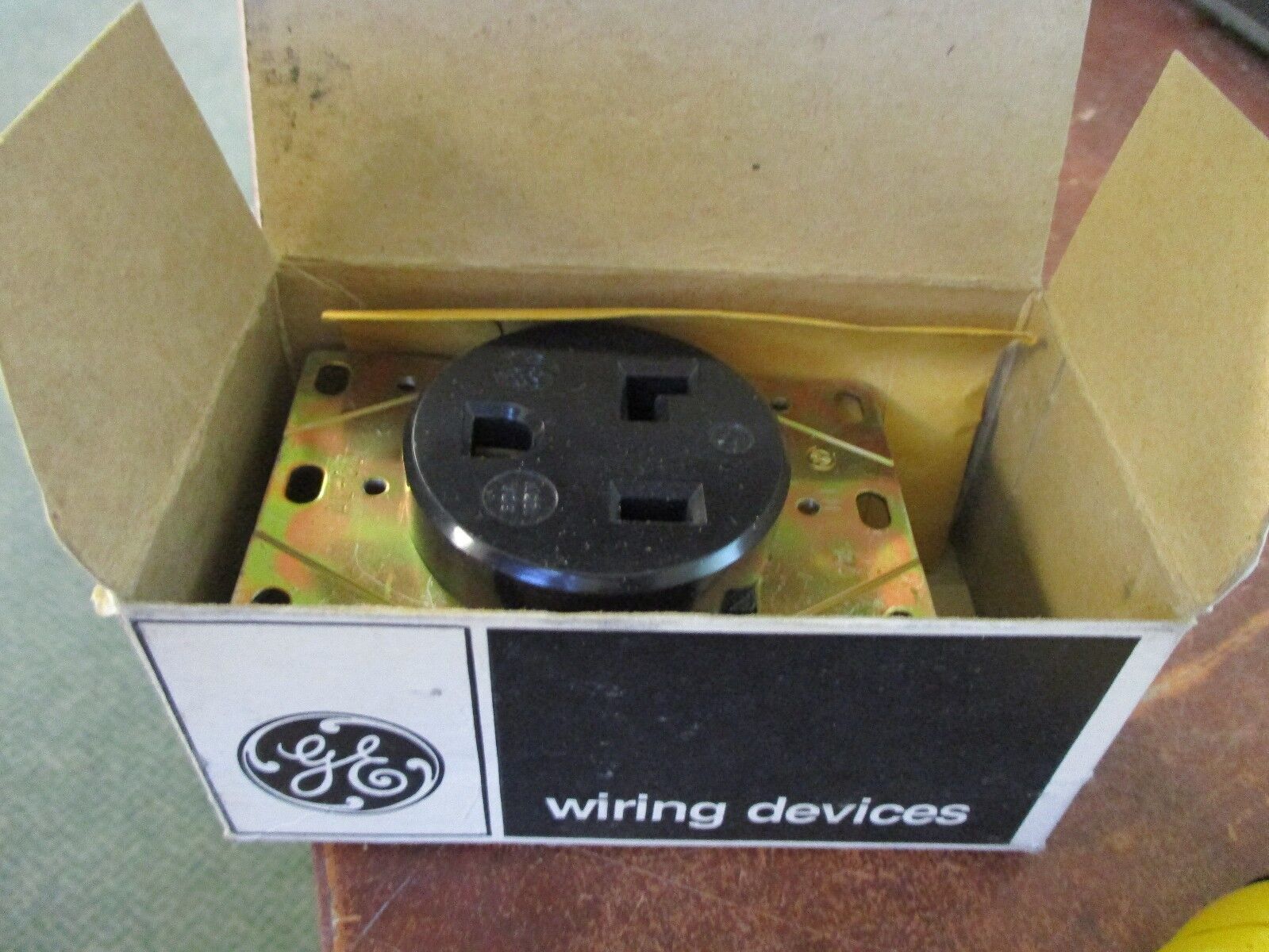 GE Flash Receptacle 4138-3 30A 125V 2P 3w New Surplus