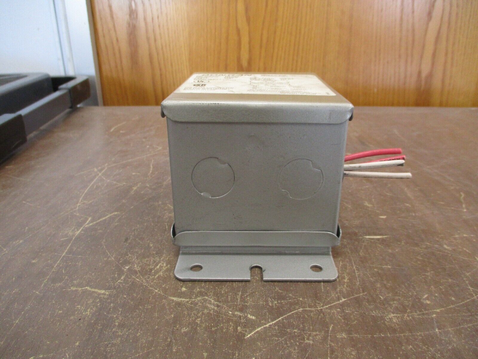 Dongan Transformer 35-6010 0.100kVA Pri: 120/240V Sec: 120/240V 1Ph 50/60Hz Used