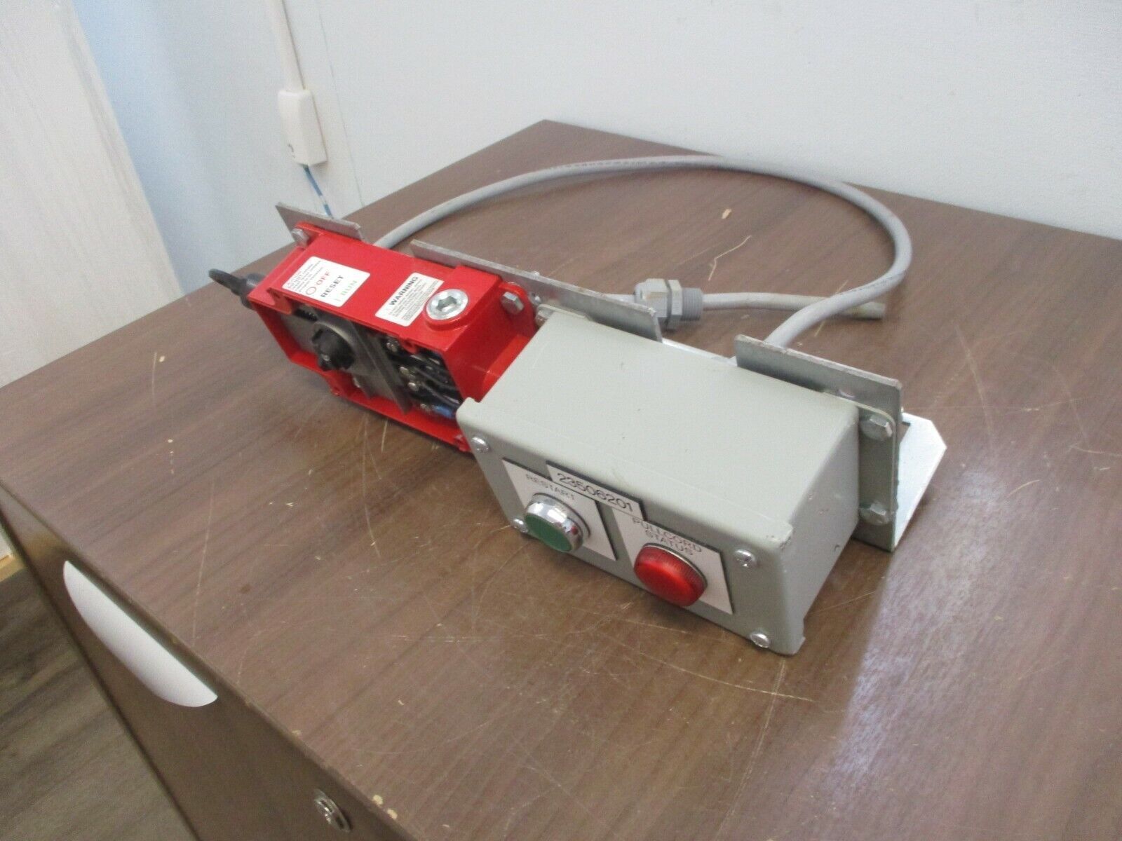 Honeywell Micro Switch Cable-Pull Switch 1CPSA2-F03 w/ Mounting Plate *No Front*