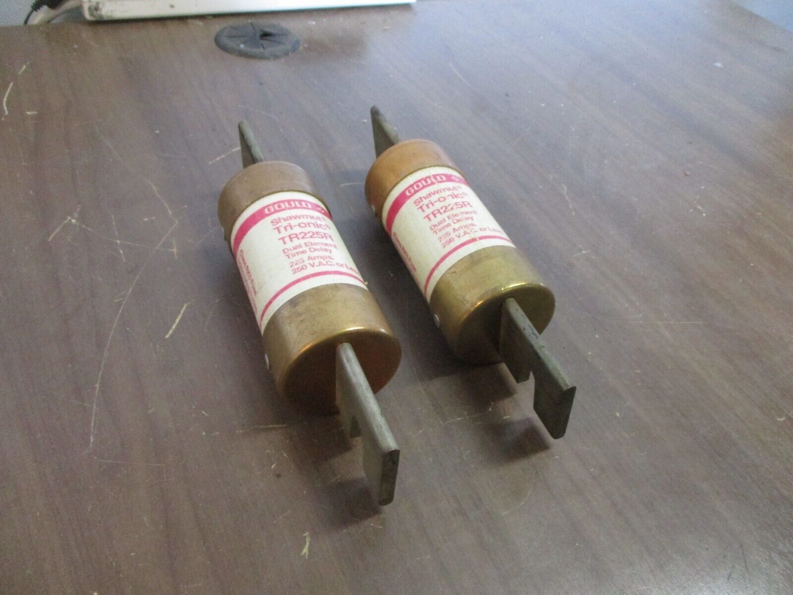 Gould Shawmut Tri-Onic Fuse TR225R 225A 250V *Lot of 2* Used