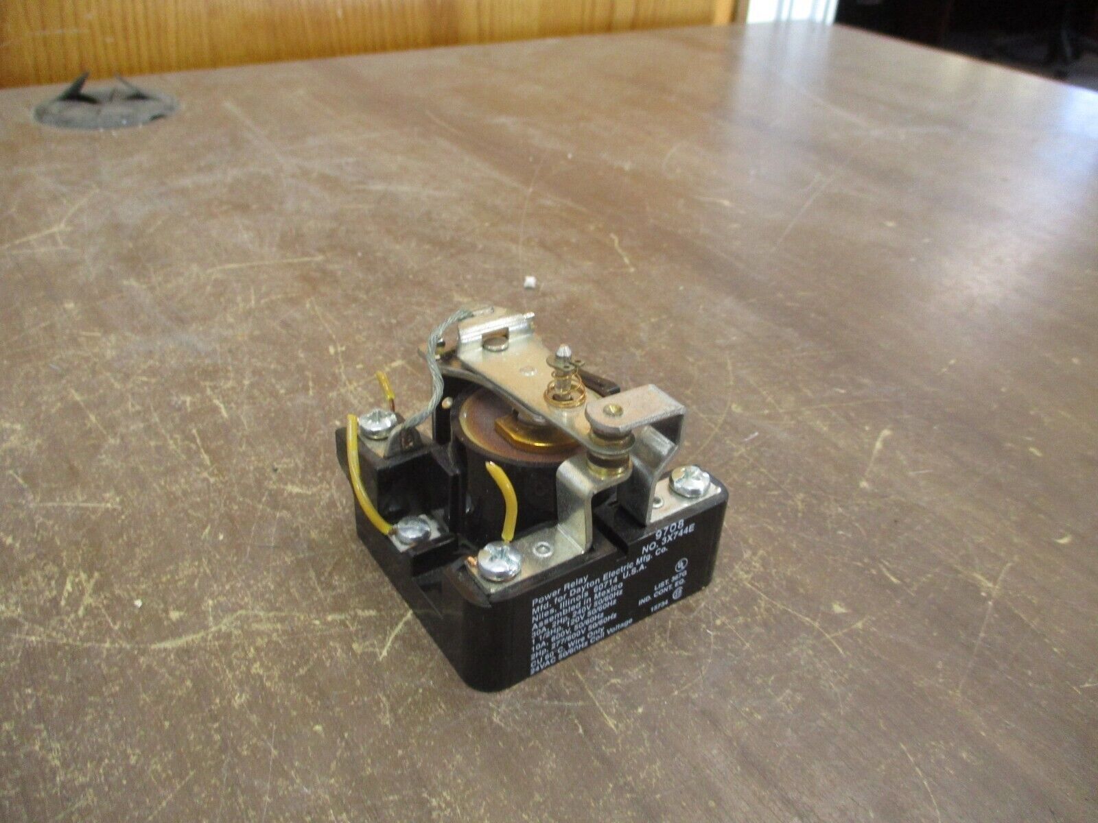 Dayton Power Relay 3X744E 24V Coil Used
