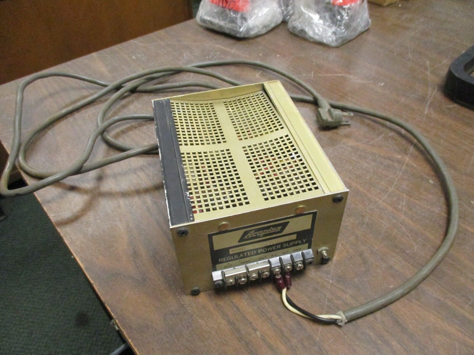 Acopian Regulated Power Supply A24MT210 *Dented Top* Used