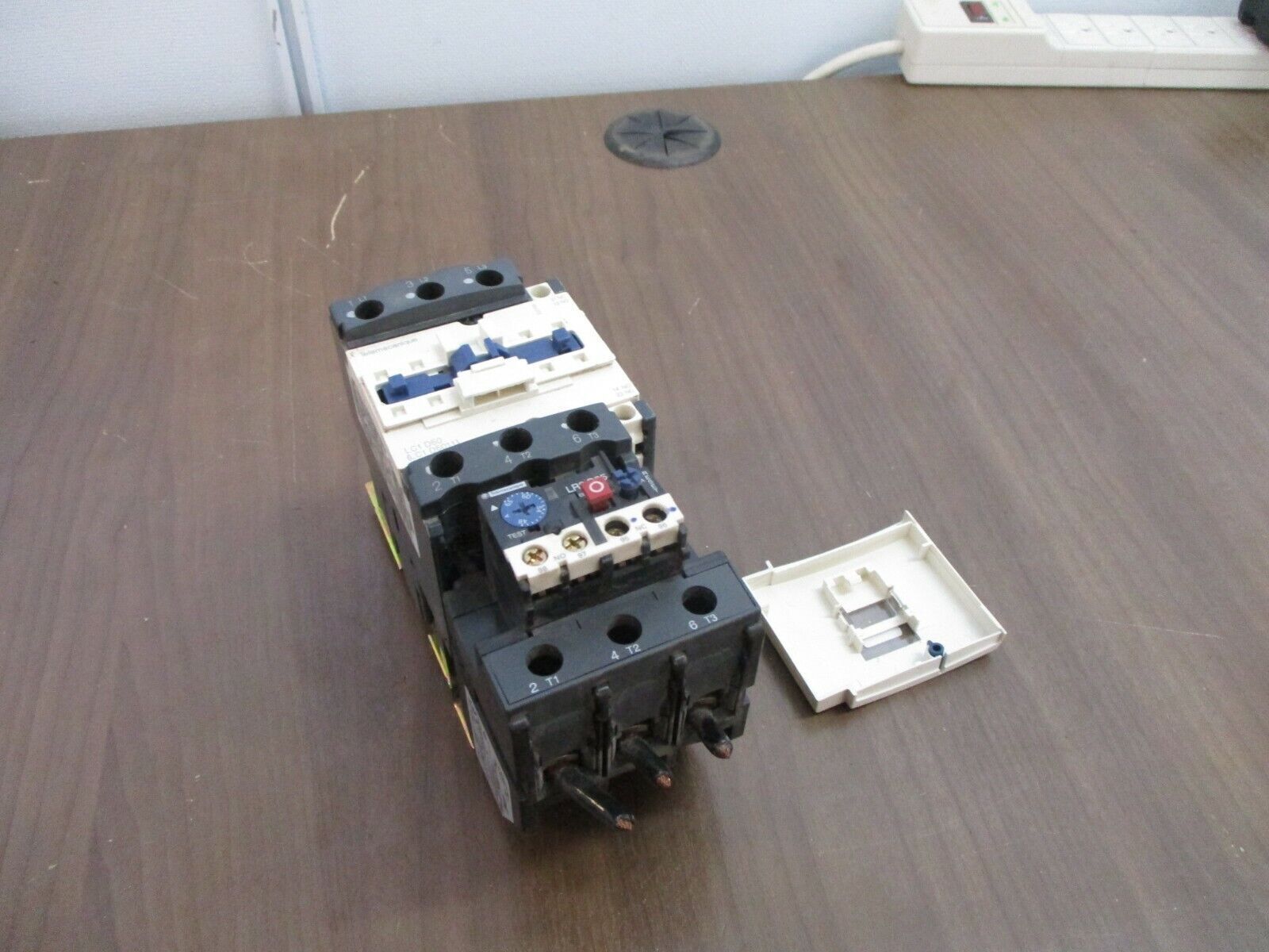 Telemecanique Starter LC1 D5011 / LR2 D3559 120V Coil Trip: 48-65A 600V Used