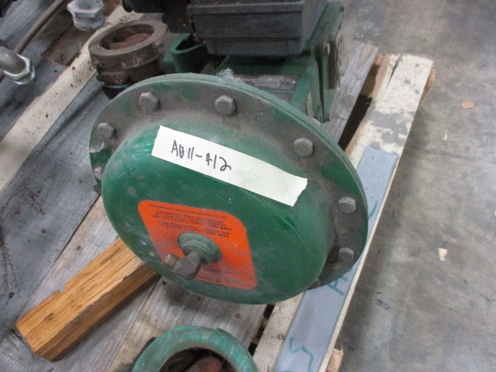 Fisher Diaphragm Control Valve w/ Positioner 1052 / 8580 Used