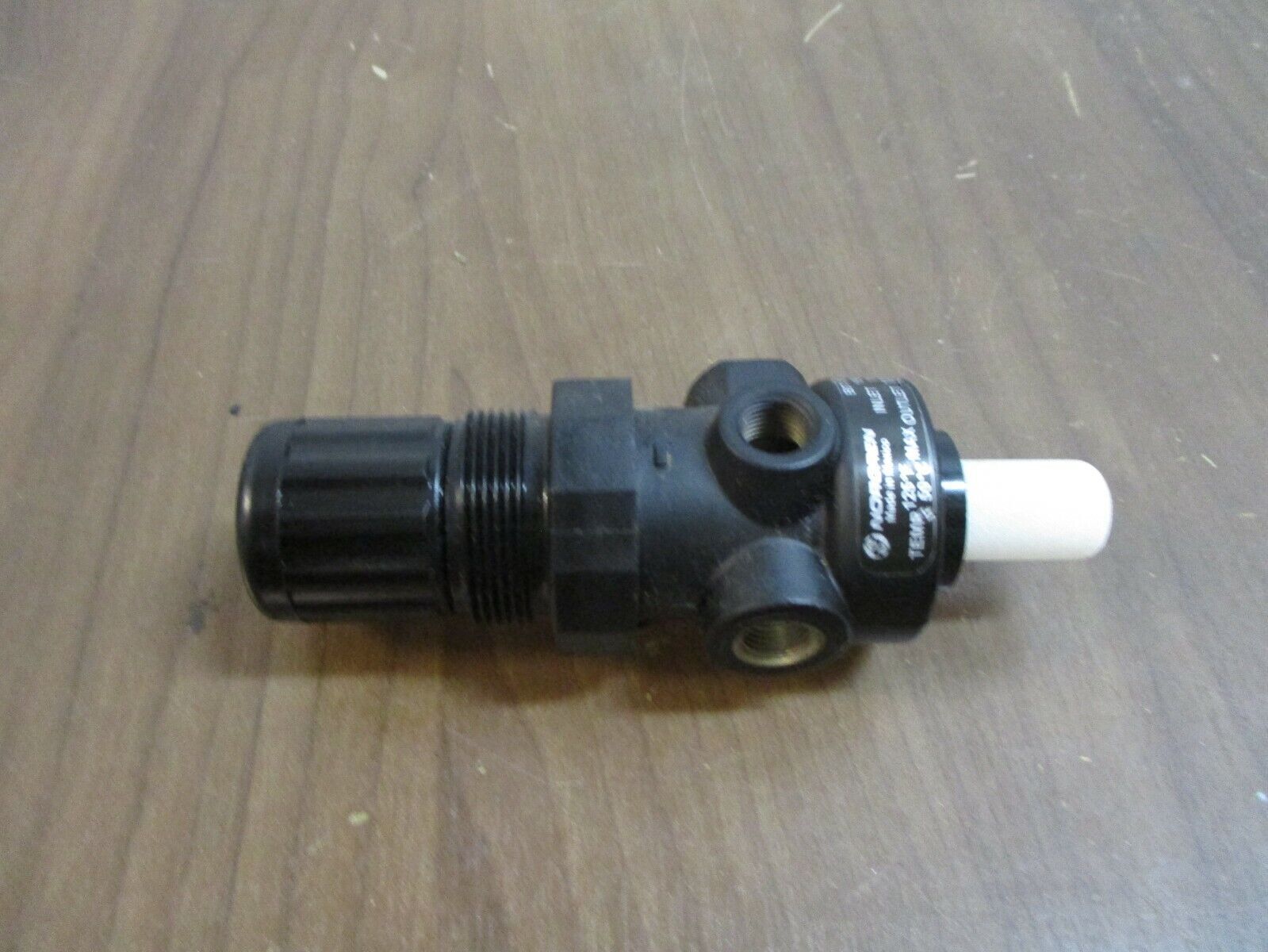 Norgren Filter Regulator B07-101-M3KG Inlet: 150PSIG Outlet: 100PSIG Used