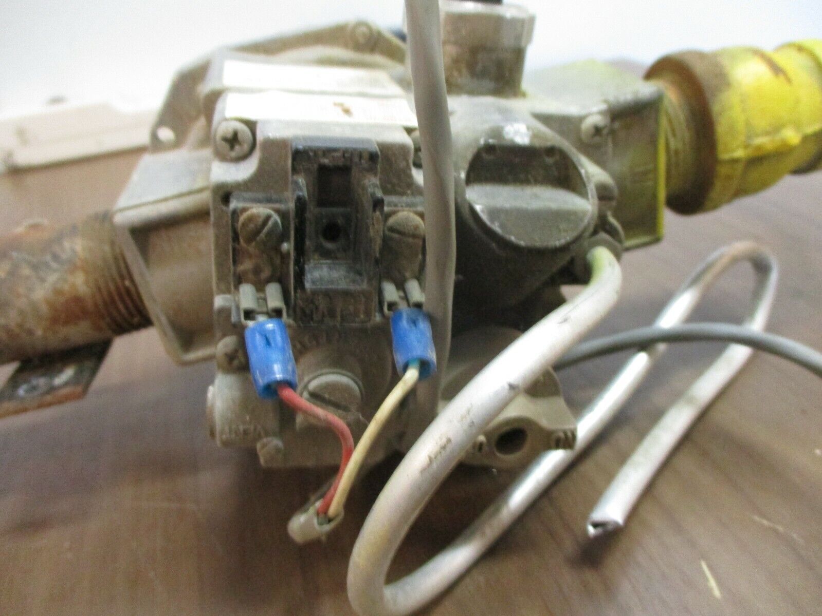 Robertshaw Unitrol 7000 DERHC Gas Valve 5N7-501-531 24VAC 0.2A 60Hz 1/2PSI Used